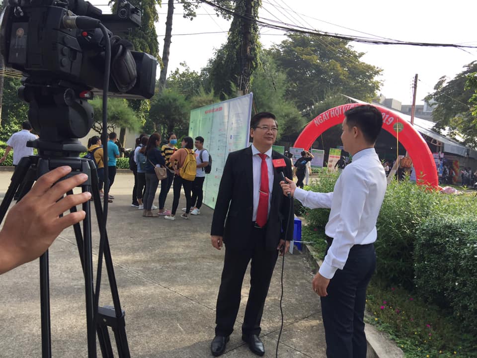 Ngày[-]hội[-]việc[-]làm[-]Trường[-]đại[-]học[-]Nông[-]Lâm[-]TP.HCM[-]2019